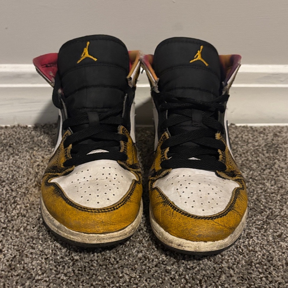 Jordan Kids Sneakers in Black and Yellow